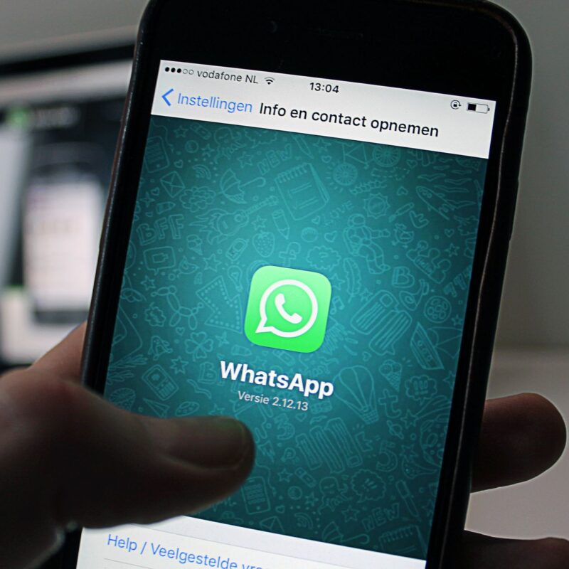 comparação whatsapp api oficial vs whatsapp business para escritórios de advocacia