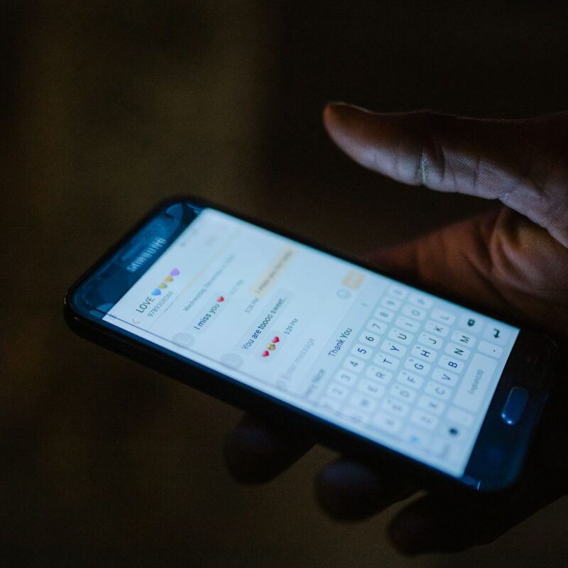 atendimento fora do horário comercial funcionando à noite pelo WhatsApp