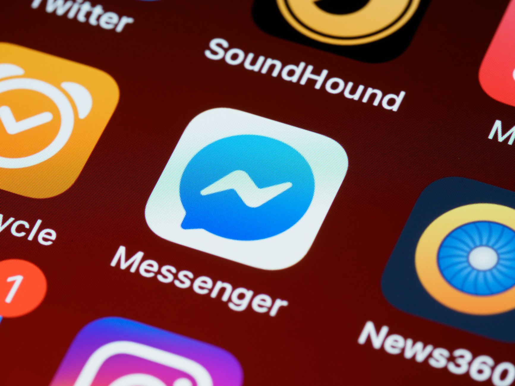 botoes interativos whatsapp api oficial capa em Botões e Listas Interativas no WhatsApp API Oficial: Como Vender Mais Rápido Botões interativos no WhatsApp API Oficial na tela de um smartphone