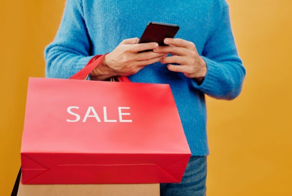 Cliente comprando pelo WhatsApp com apoio do Claude para vendas