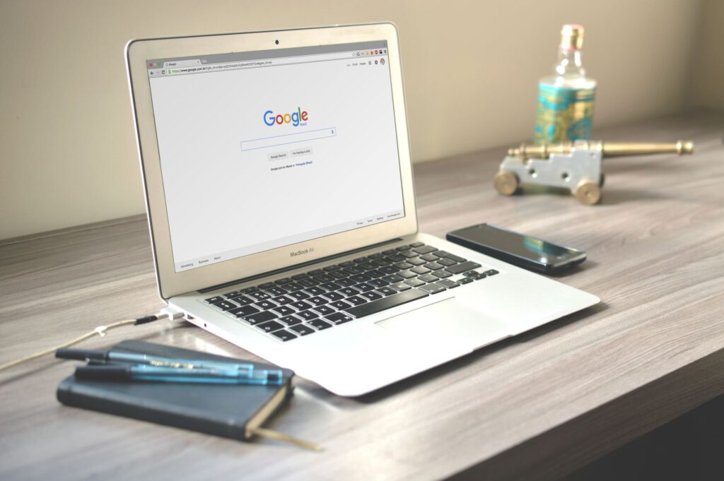 svg+xml;charset=utf em Zappy - ChatBot e Inteligência Artificial no WhatsApp API Oficial Gemini no WhatsApp e Instagram: espaço de trabalho com notebook e busca do Google