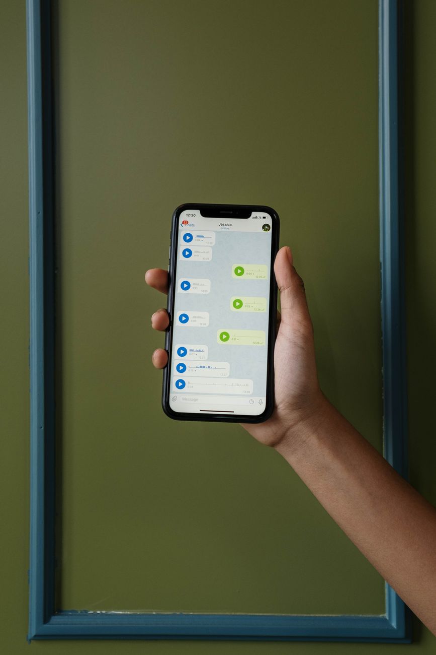 prompt sistema whatsapp claude em Prompt para Claude no Atendimento do WhatsApp: Guia Completo Prompt de sistema no WhatsApp aplicado em conversa exibida no celular