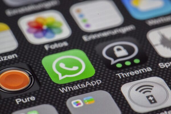 WhatsApp bloqueado no celular exige atenção imediata da empresa
